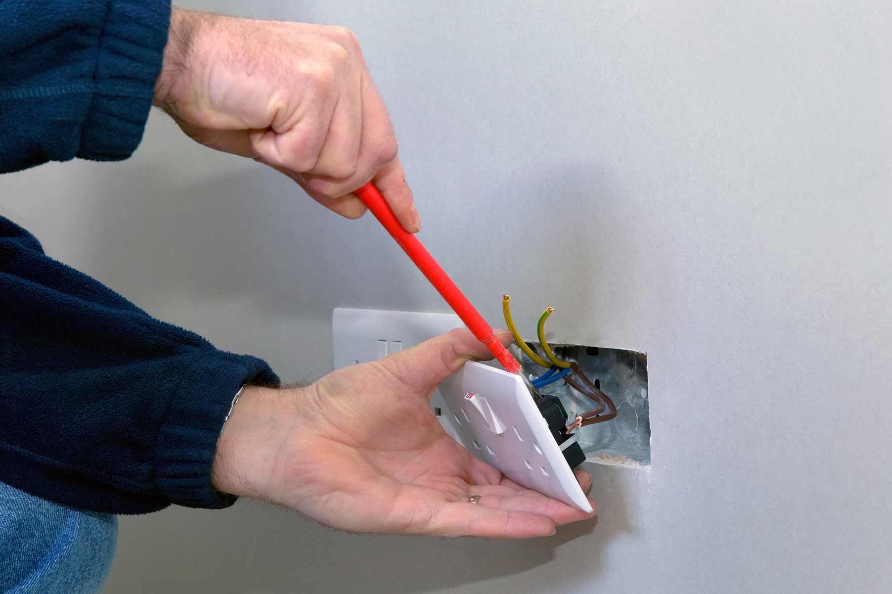Our electricians can install plug sockets for domestic and commercial proeprties in Oadby and the local area. 